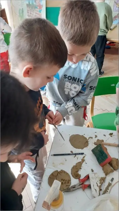 Правиме глинени садови со дедо Димо-07-03-2025-005